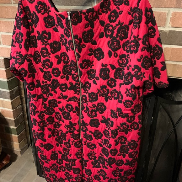 2X Crimson Embroidered Black Roses Dress NWT - Picture 11 of 11